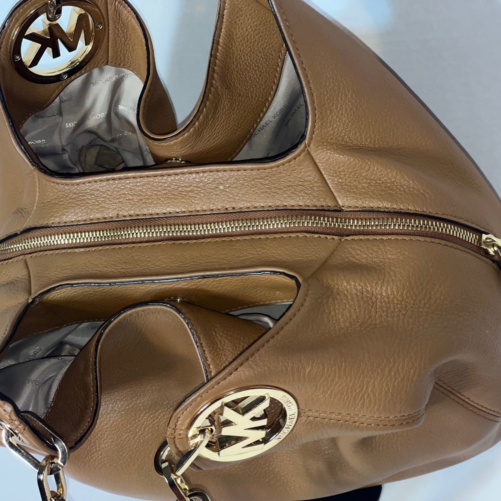 Michael Kors Large Fulton Triple Compartment Hobo Leather Shoulder Bag - Picture 4 of 16